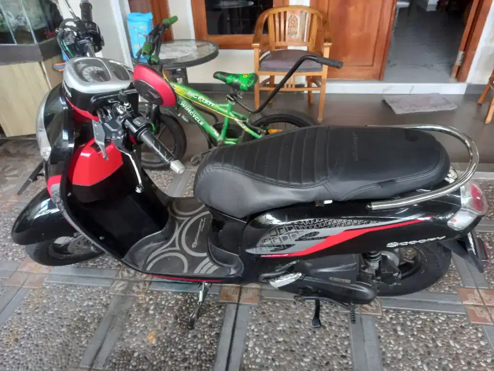 Jual scoopy th 2019 bodi mulus