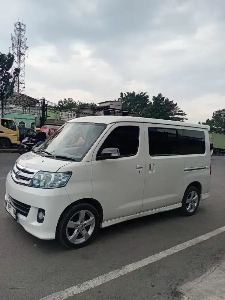 Daihatsu luxio x metik 2009
