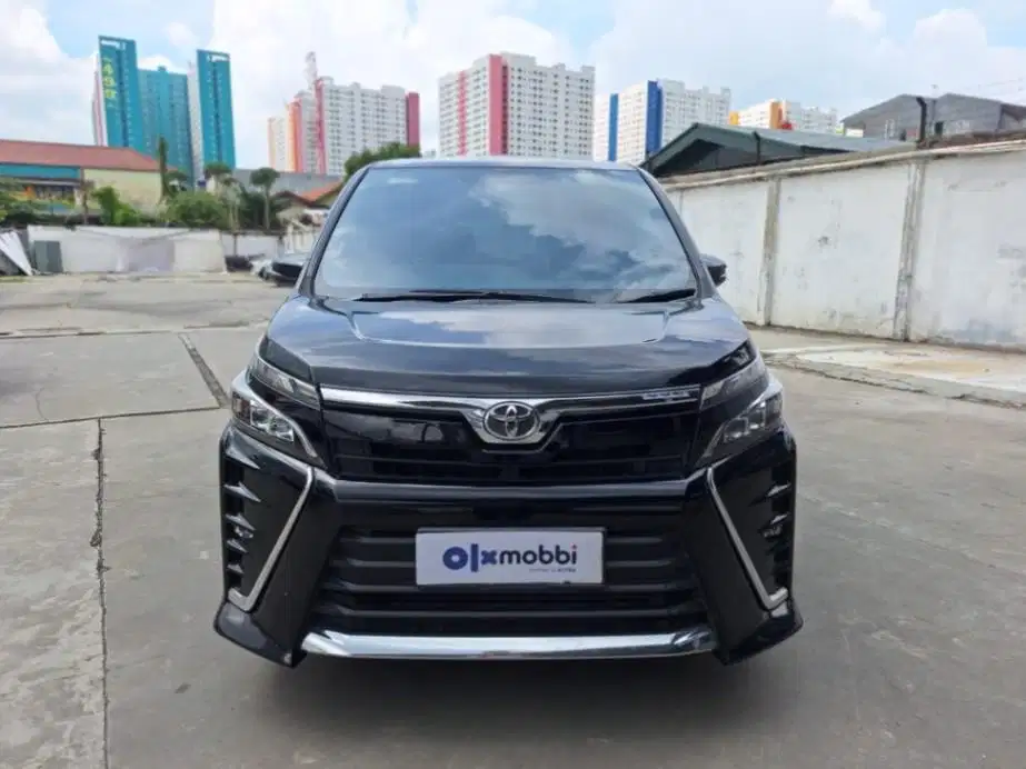 DP MURAH Toyota Voxy 2.0 Bensin-AT 2017  CSZOB