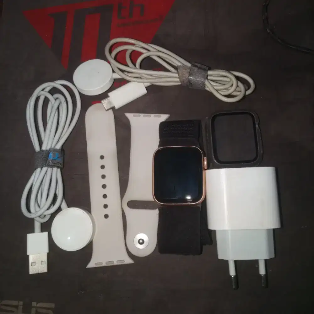 Apple Watch SE Gen 1 40mm Rose Gold Battery Health 96% +  Charger 20W