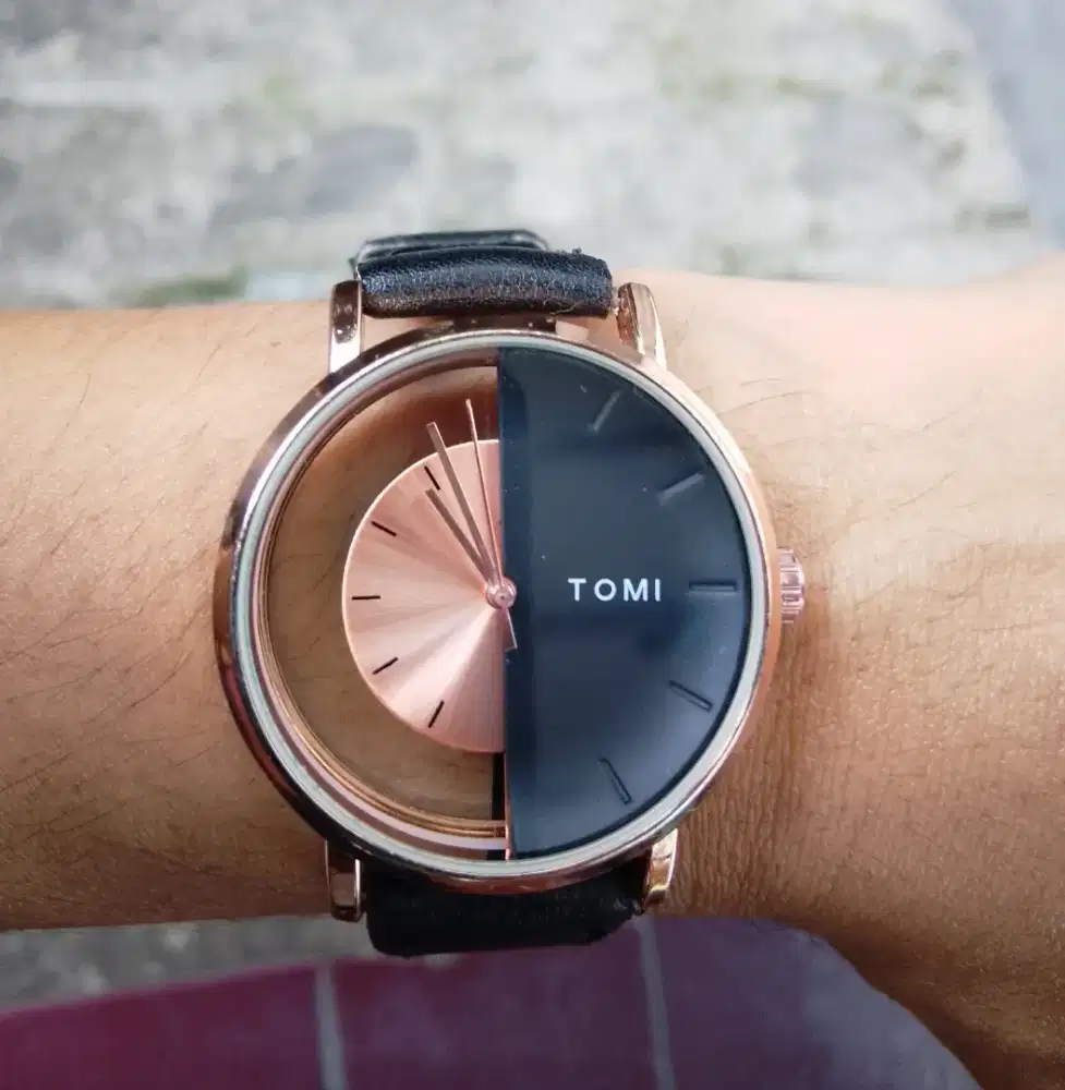 Jam tangan TOMI
