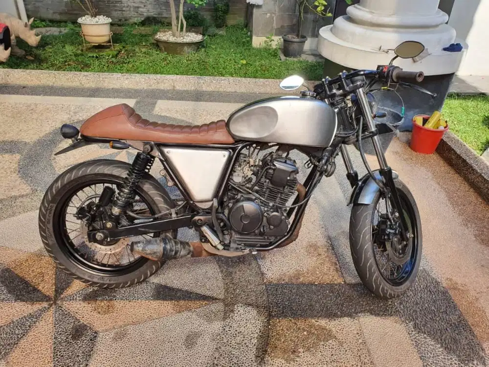 Dijual Motor Custom Model Cafe Racer  Basic : Yamaha Scorpio 225 cc