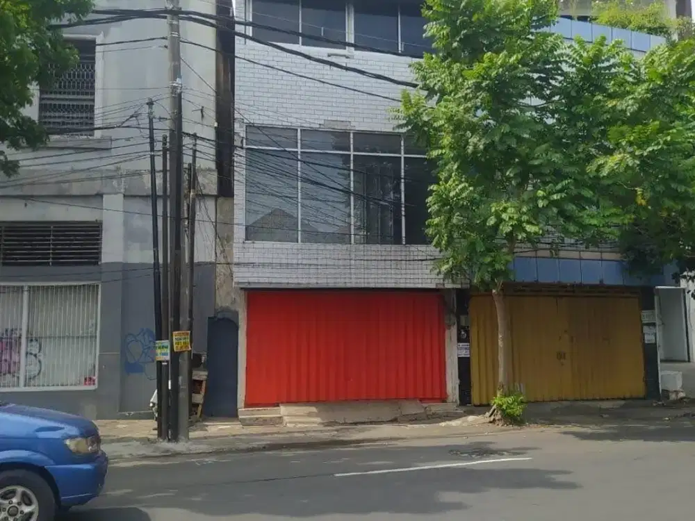 Ruko Siap huni di jalan Pahlawan,dekat Baliwerti Surabaya Pusat