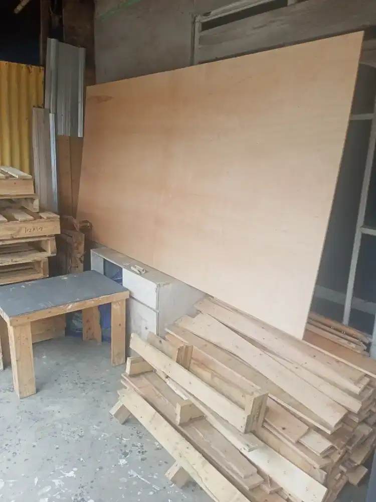 Jual triplek tipis bekas/potongan . 6 mm daerah Jonggol