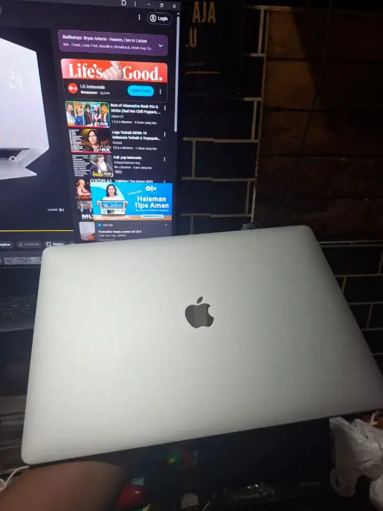 MacBook Pro 2017 15,4inc i7 Ram 16/256Gb Normal Siap Pakai