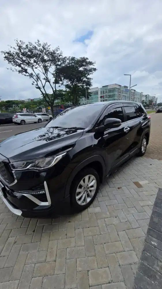 INNOVA ZENIX V HV CVT MODELISTA