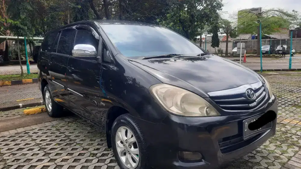 Innova G 2.0 Luxury M/T Plat D