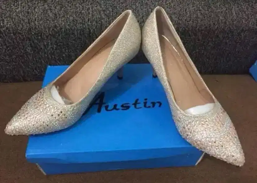 Sepatu heels merk Austin