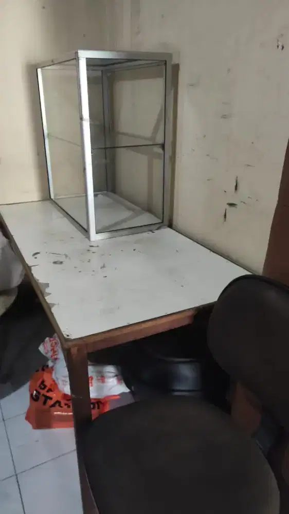 ETALASE & MEJA USAHA