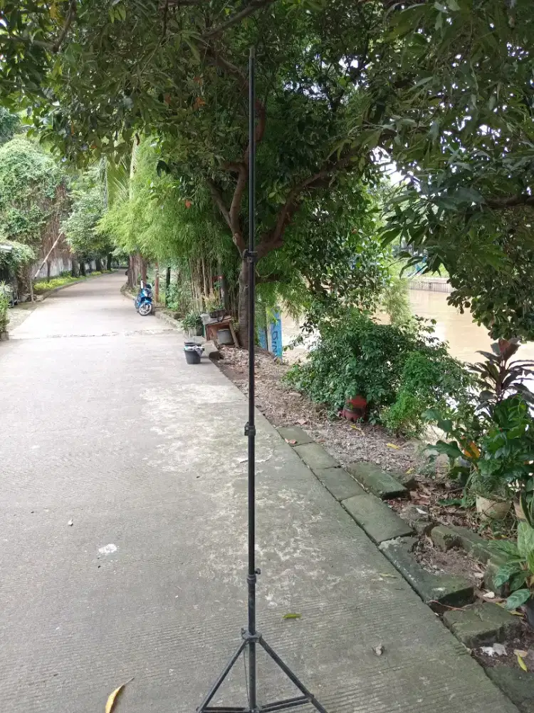 Tripod lampu sls