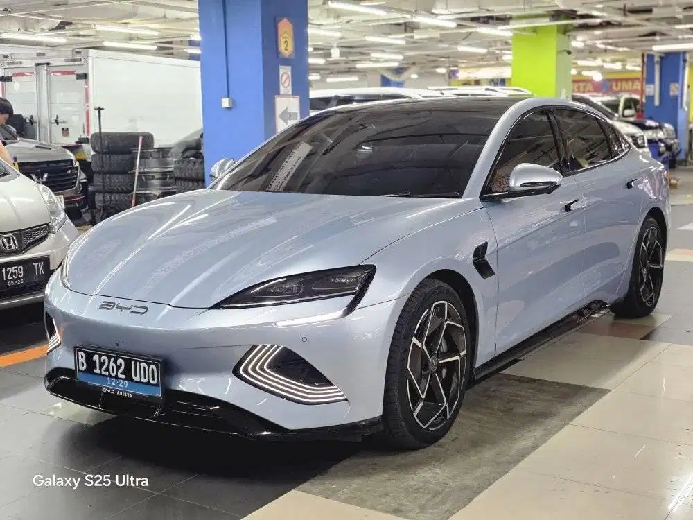 BYD SEAL PERFORMANCE 3.85SEC 2024 BIRU