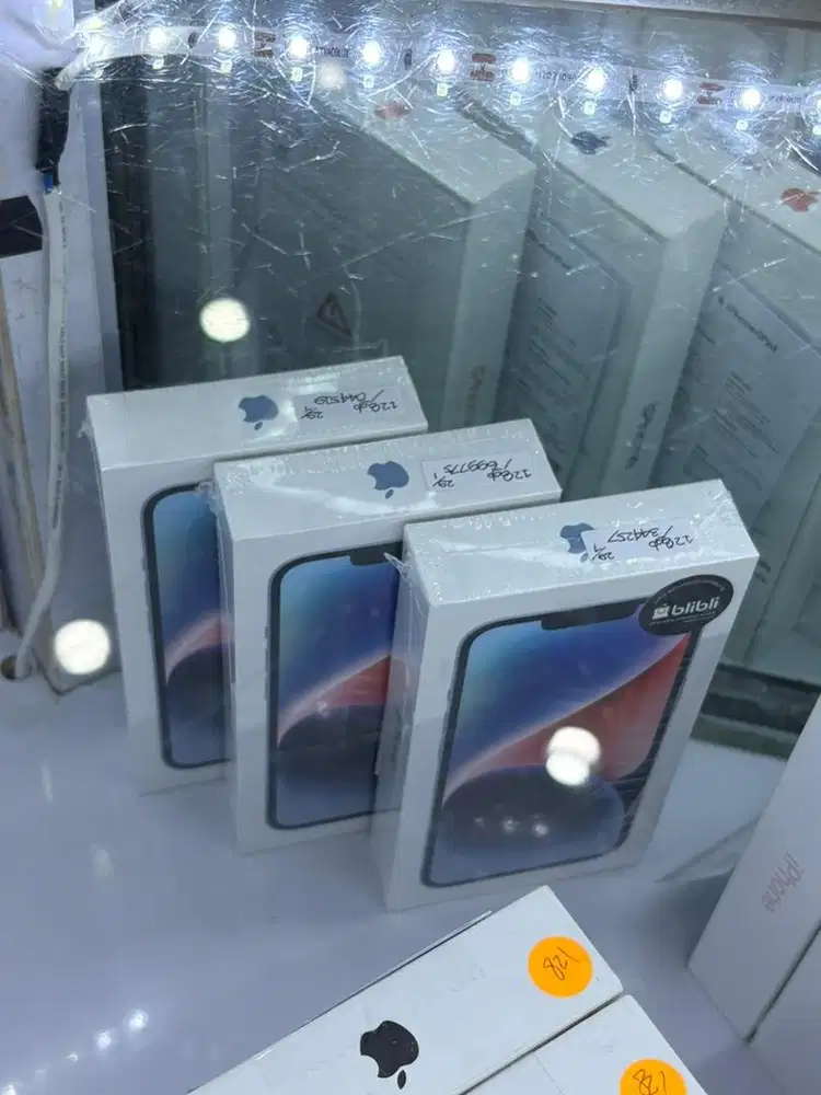 Kredit hp iphone 14 bunga 0% free 2x cicilan