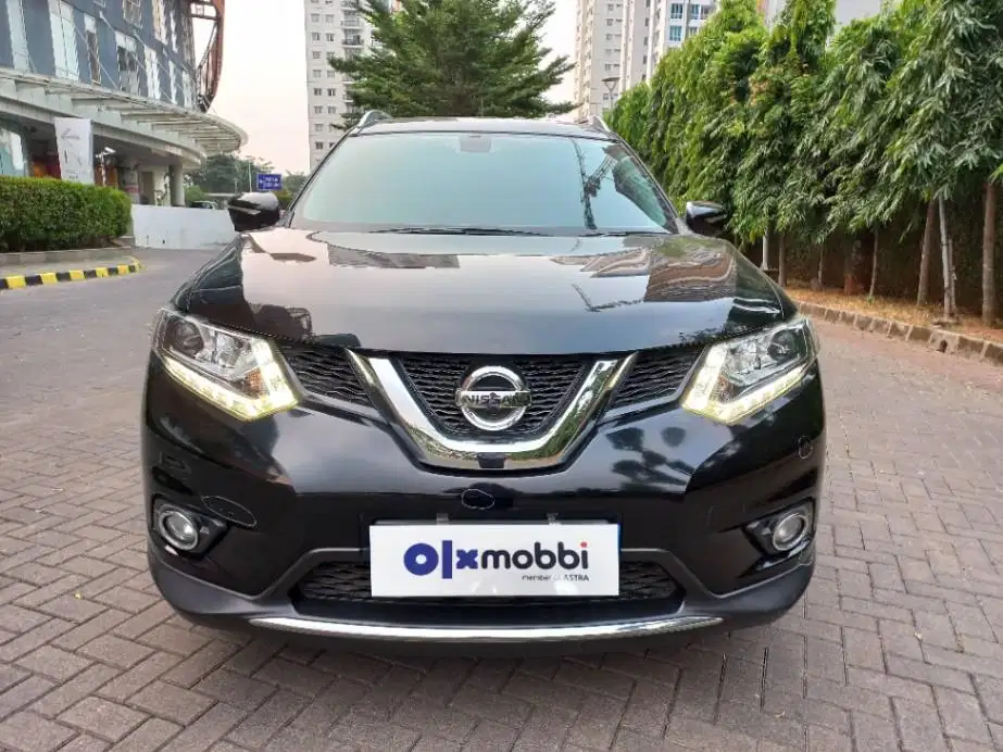 DP RINGAN Nissan X-Trail 2.5 Bensin-AT 2015 Hitam C6NGD