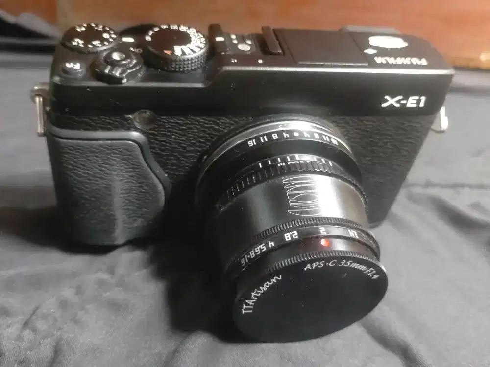 Dijual kamera Fujifilm X-E1 16.3MP, TTartisan lens 35mm f1,4