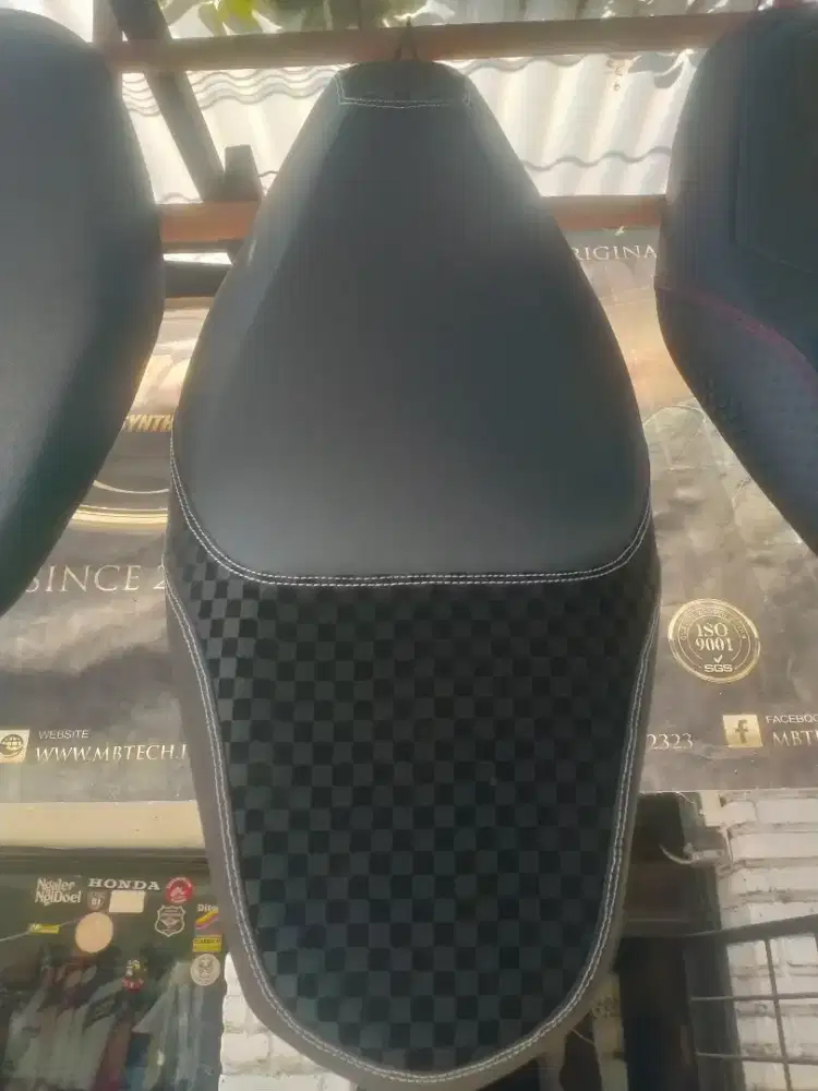 Terima pasang jual kulit jok motor dan variasi jok motor