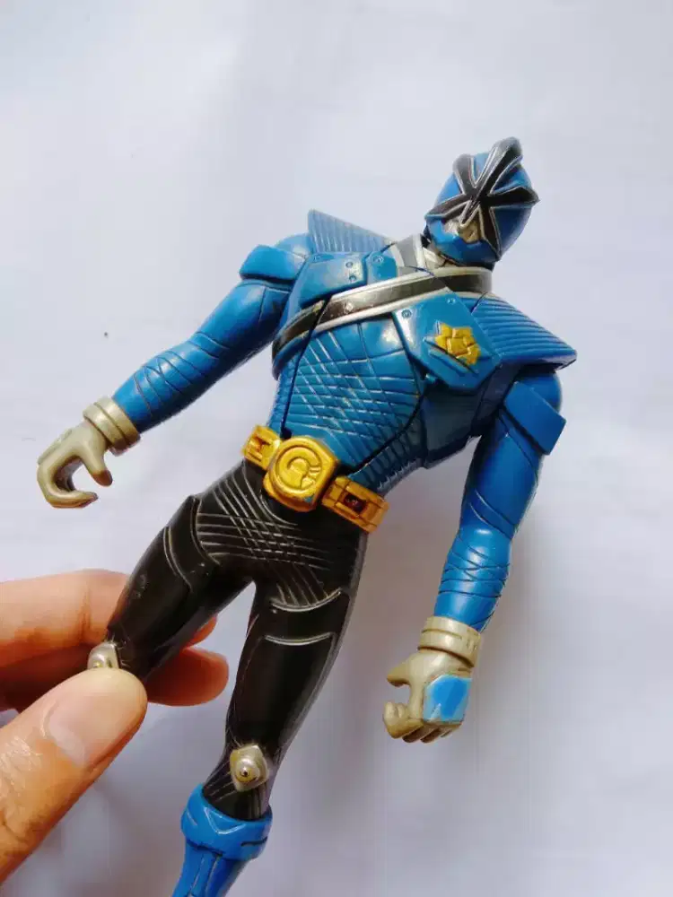 dijual mainan action figure power ranger biru