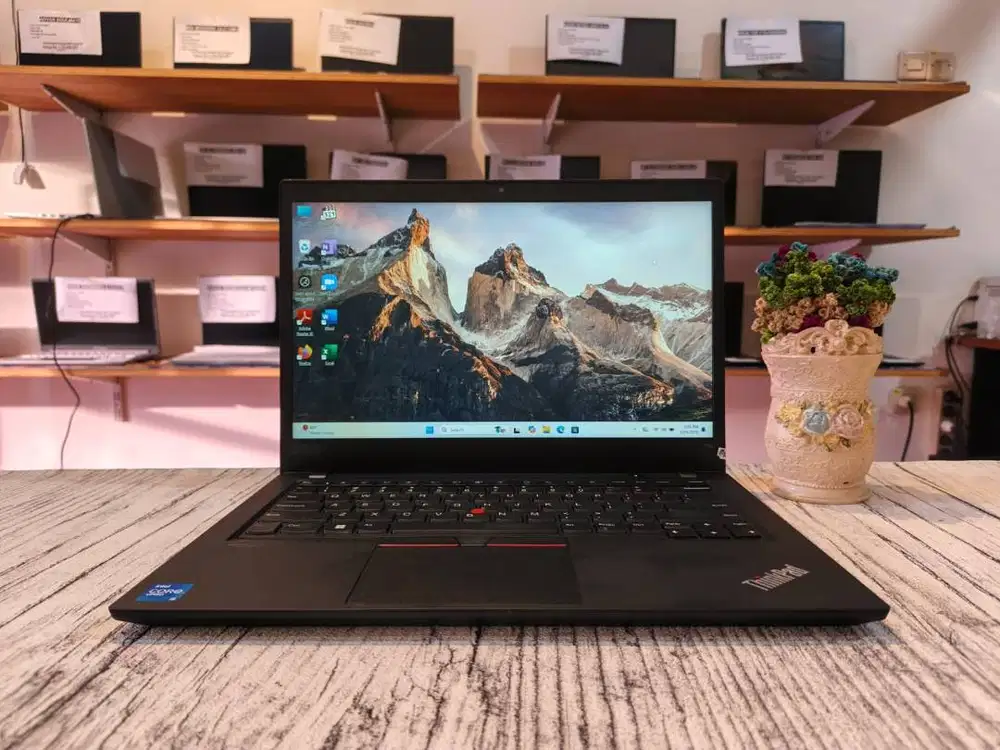 LENOVO THINKPAD T14 // CORE i5GEN11 // INTEL IRIS // TOUCHSCREEN