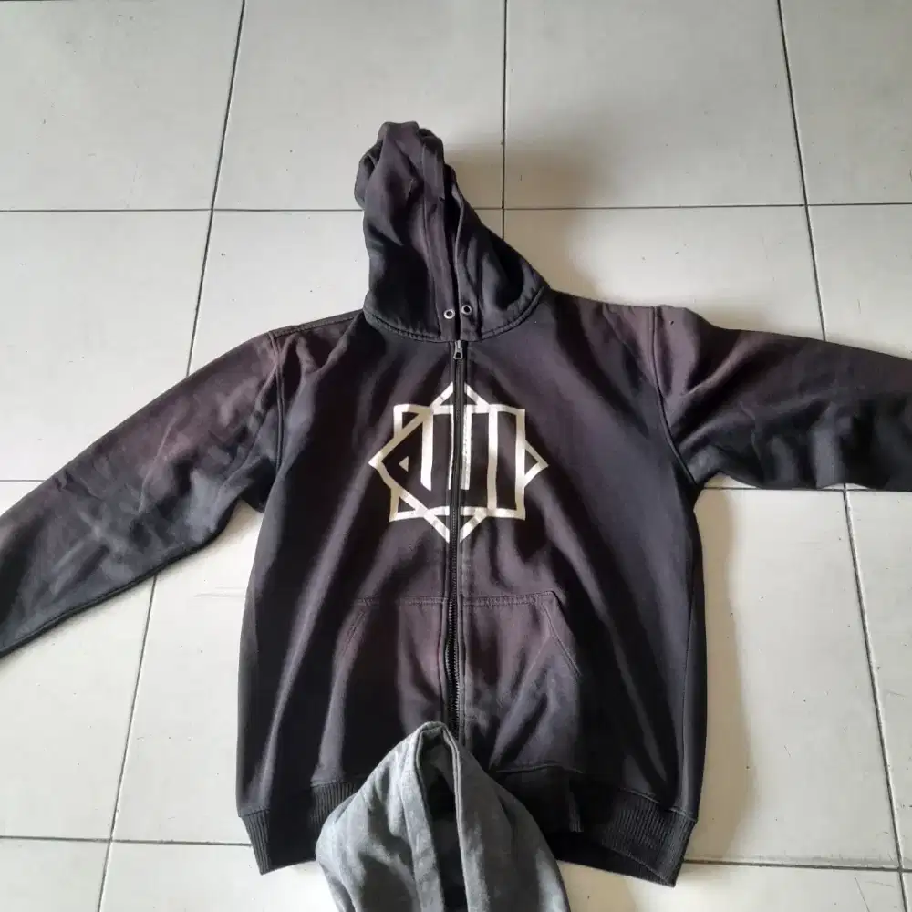 HOODIE LOKAL.SIZE L