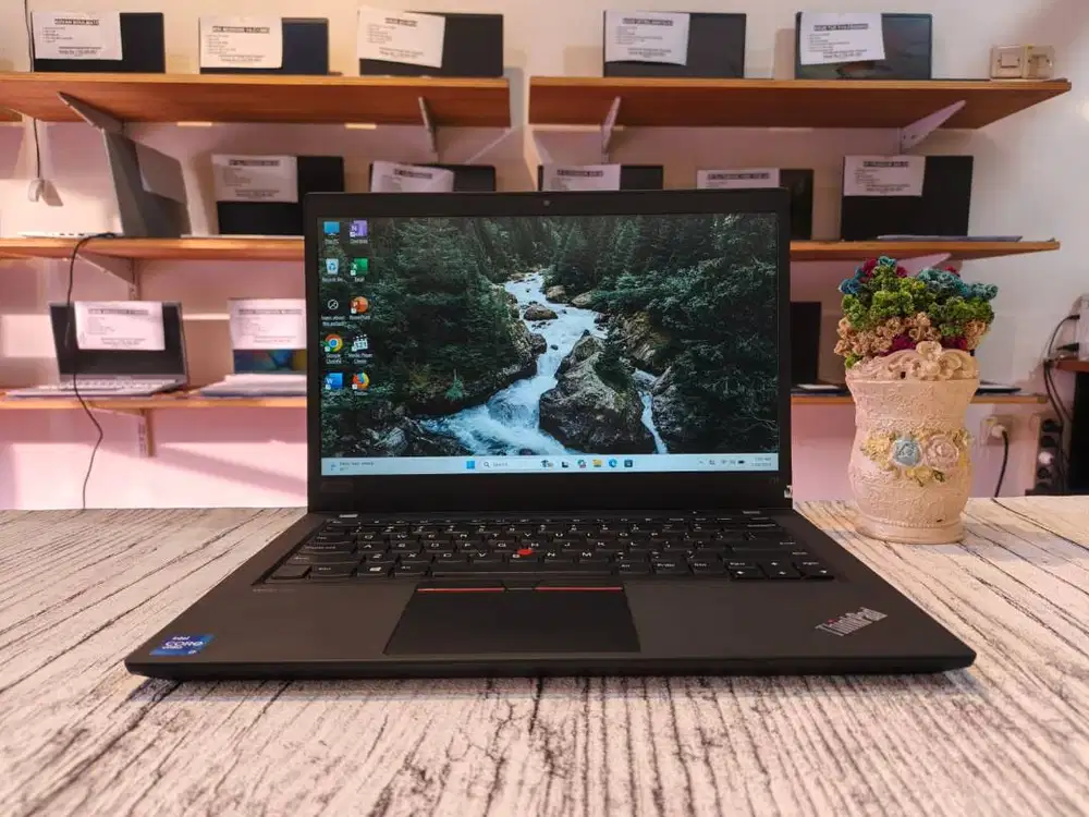 LENOVO THINKPAD T14 // CORE i7 // GEN11 // INTEL IRIS