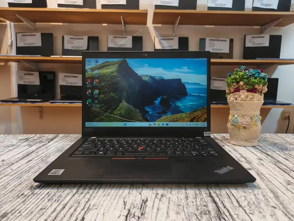 LAPTOP LENOVO THINKPAD X13 // RAM 8GB // SSD 256GB