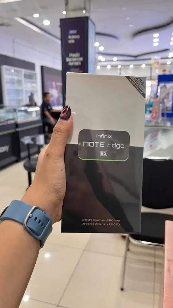 Infinix Note Edge 5G 8/256 Layar Lengkung , Baterai besar