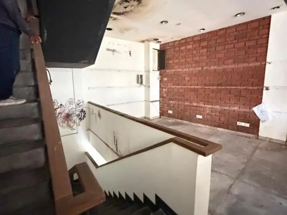 Shop For Rent In Strategic Location Near Central Parking Kuta