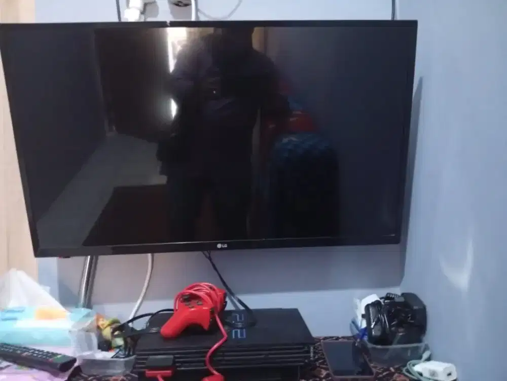 TV LG 32 INCH warna hitam