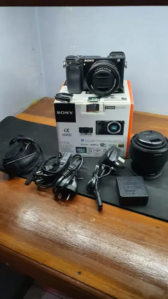 Sony A6000 Kit & Lensa Sony FE 50mm 1.8