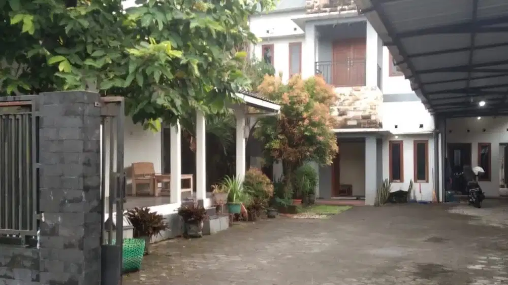 Dijual Rumah Milik Pribadi, 2 Lantai, Halaman Luas di Mlati, Sleman