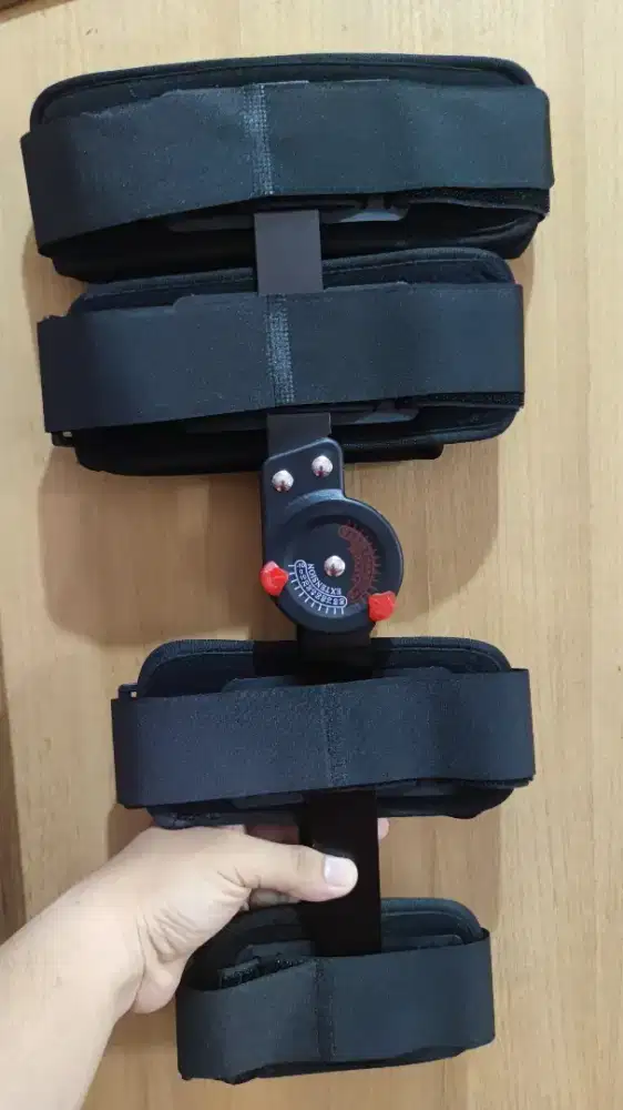 Penyangga lutut deker knee brace