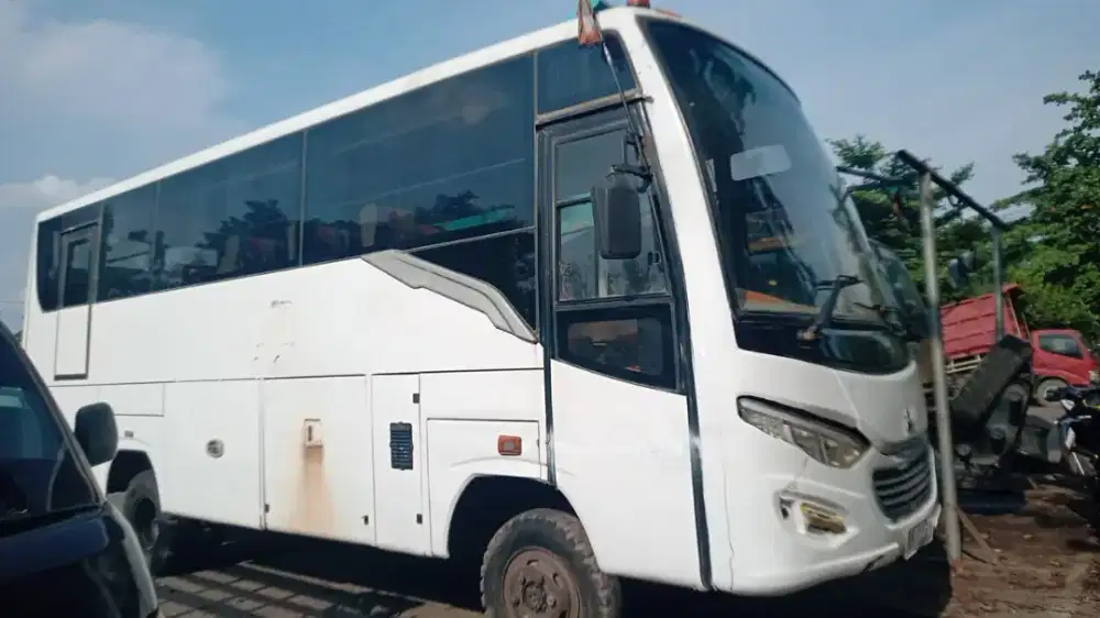 Bus karyawan canter 4x4