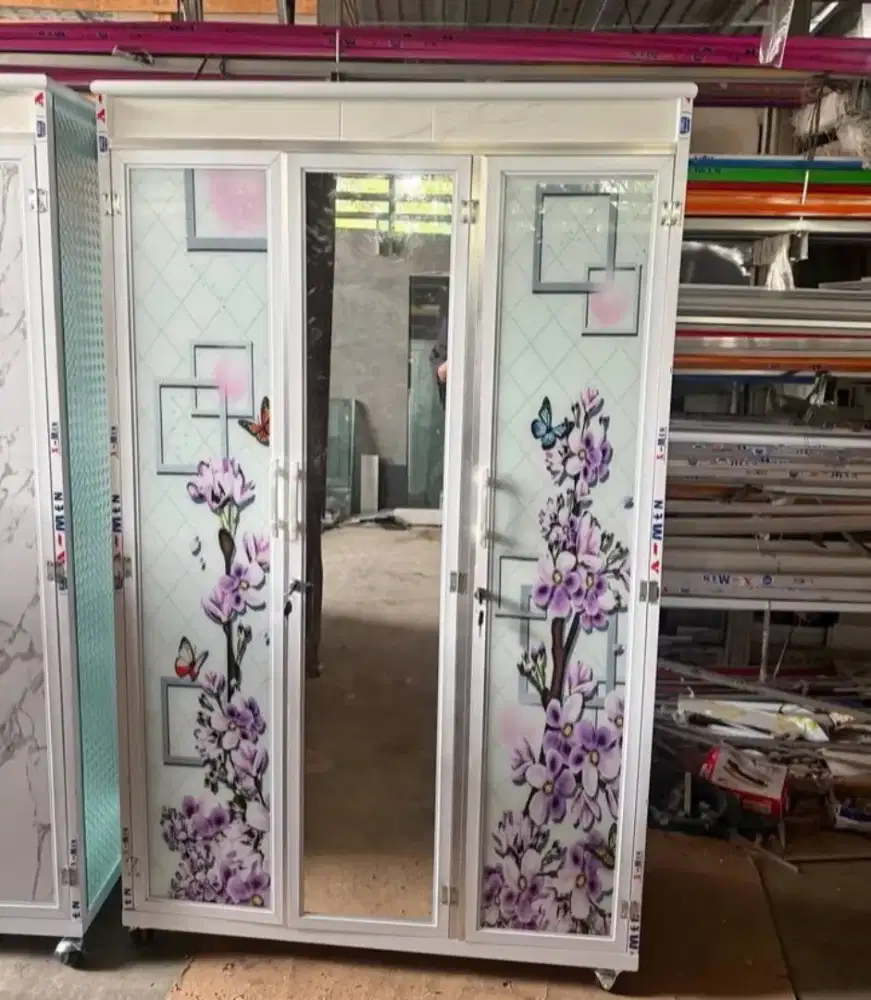 Cicilan Lemari Hias Ruang tamu