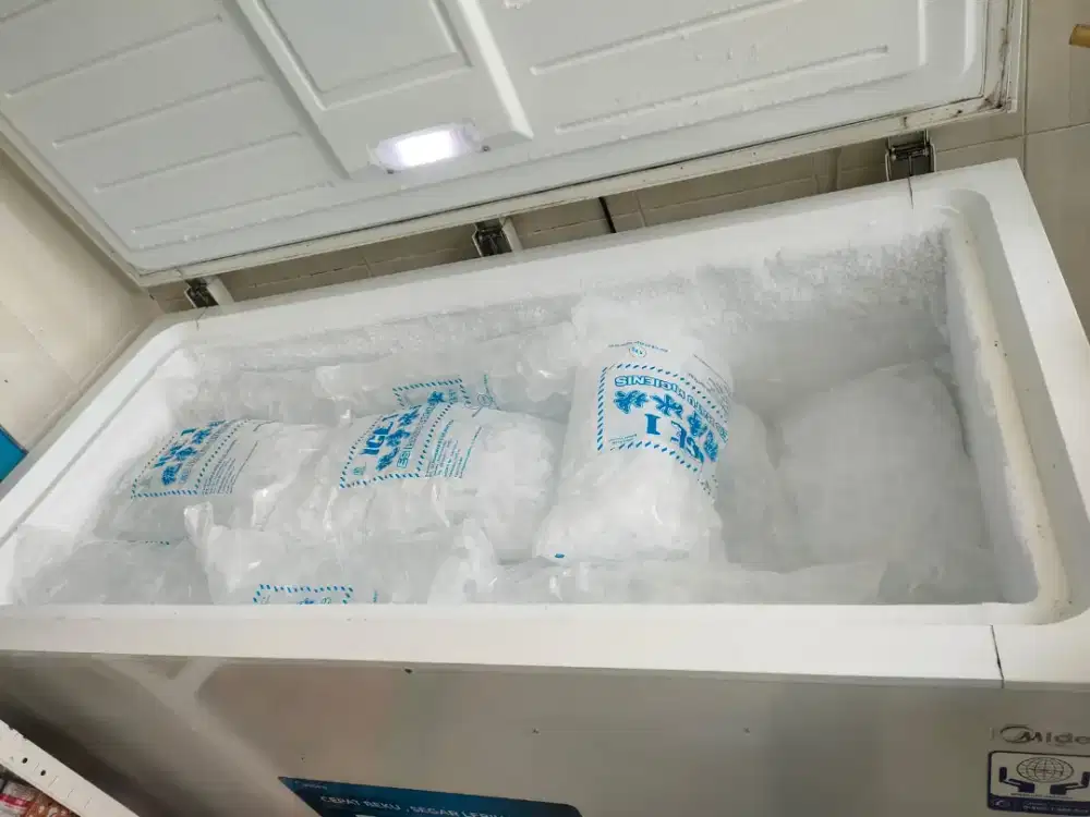 Frezeer besar masih mulus