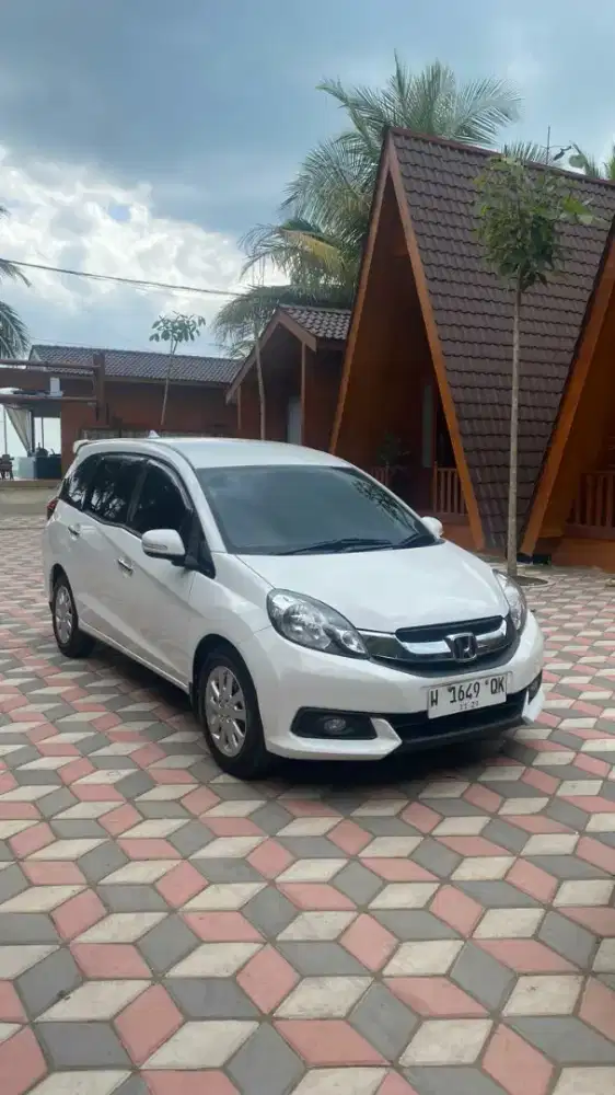 Bismillah jual mobilio putih E matic