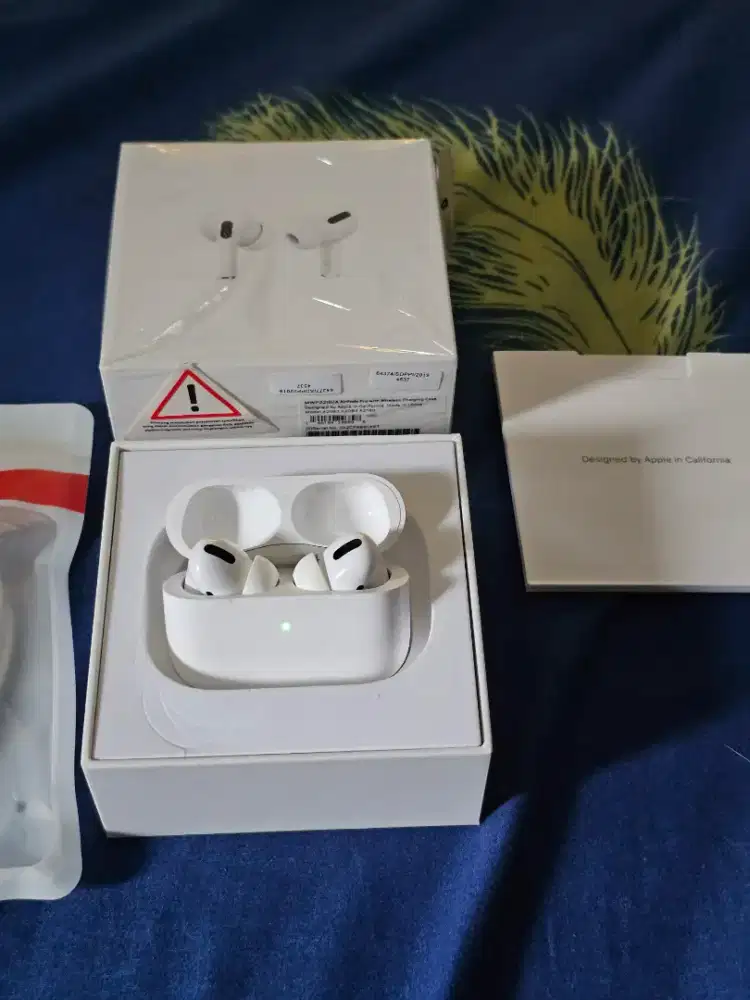 Airpods Pro Gen 1 with Wireless Charging Case