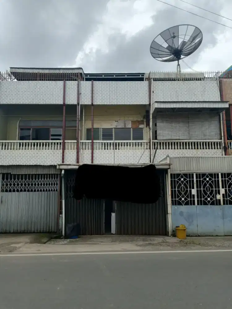 Oper sewa ruko 2 setengah lantai lokasi merbau seberang sop celentang