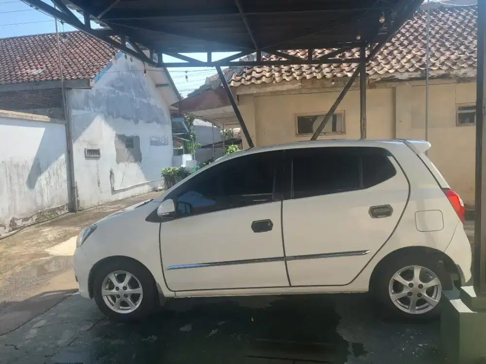 Daihatsu Ayla type X matic /AT putih 2016