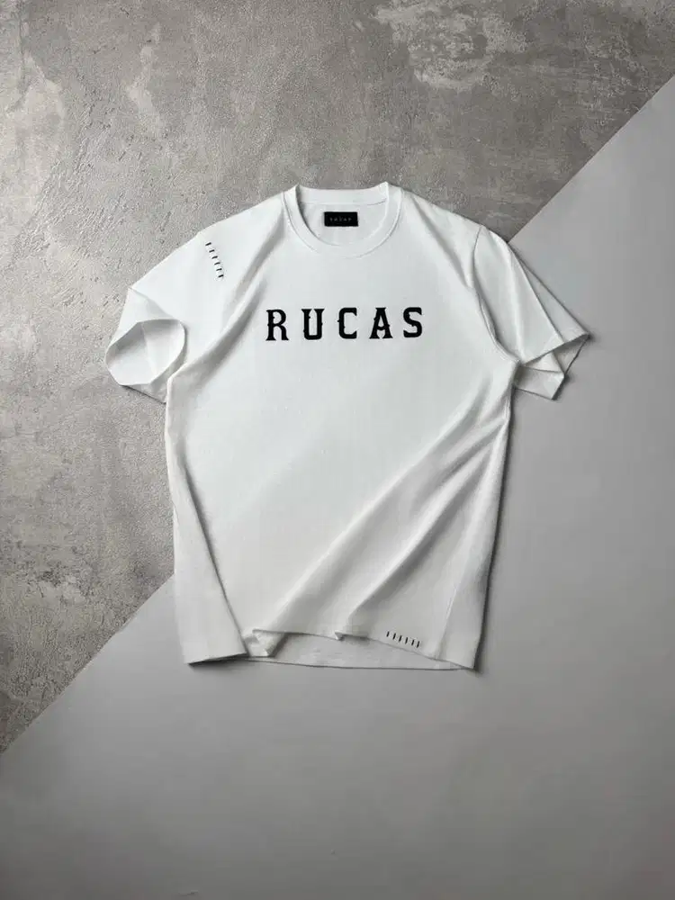 RUCAS The initial white tee size XL