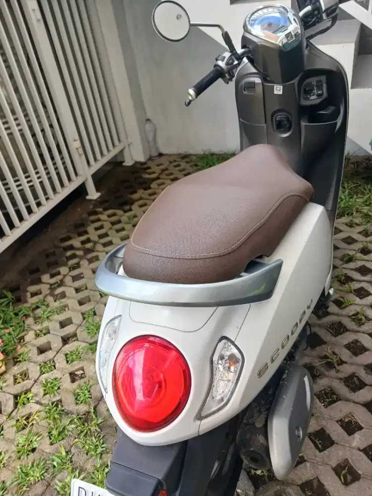 Jual honda scoopy keyless 2022 prestige putih DK brg bagus