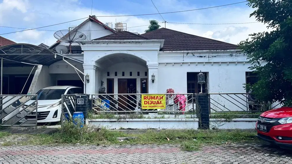 Dijual rumah ada kolam renang