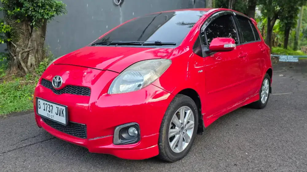 Toyota Yaris S limited 2013 matic merah low km