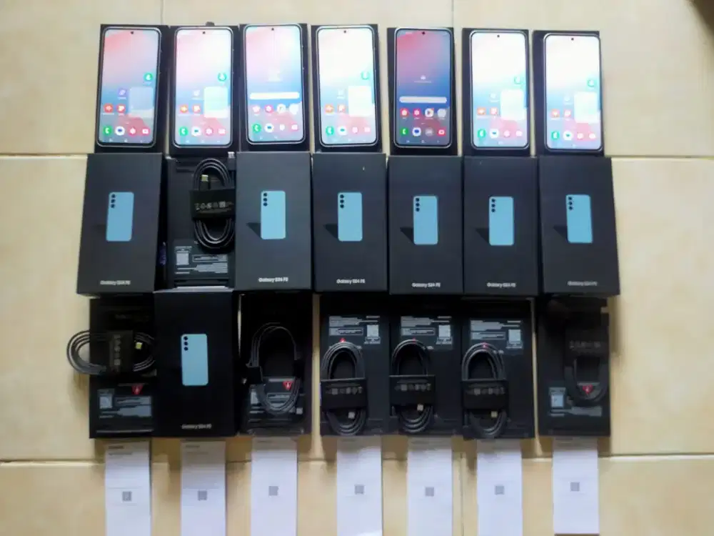 Samsung Galaxy S24 fe 8/128 seperti baru