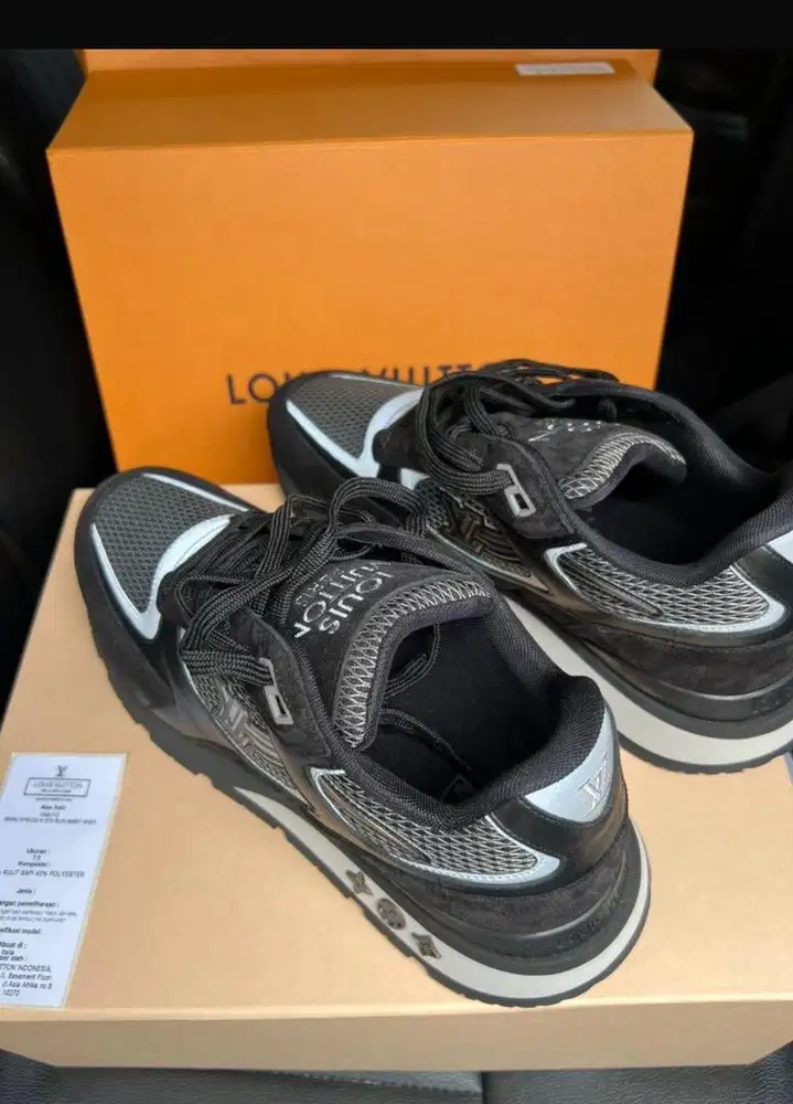 Sepatu LV Runaway Sneaker