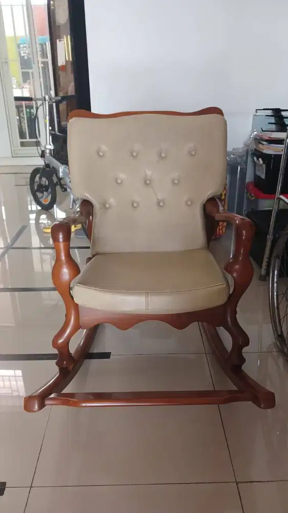 Kursi Goyang Kayu Jati