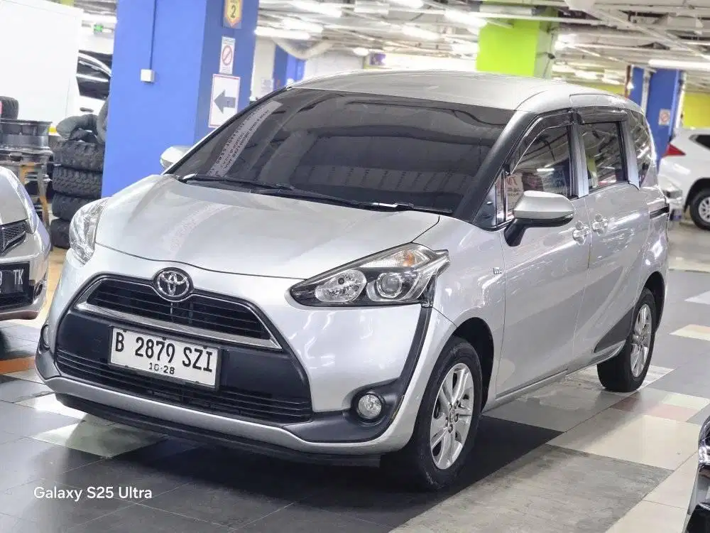 Toyota sienta G 2017