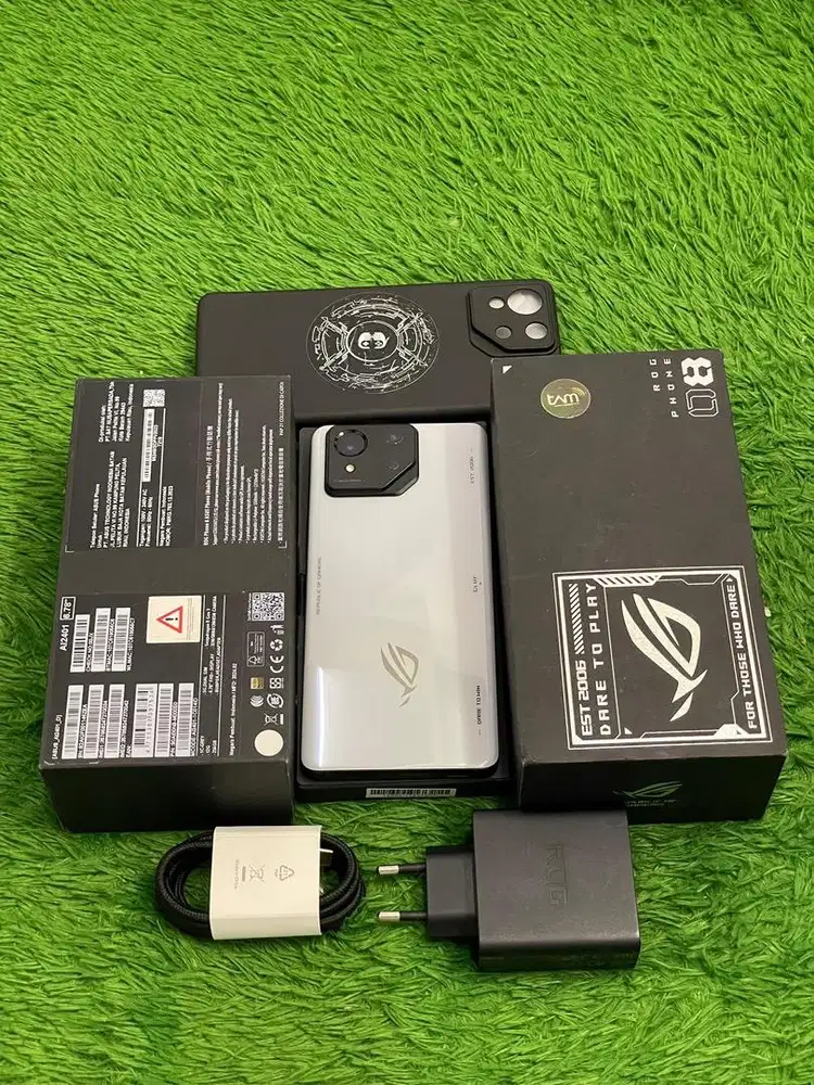 ASUS ROG 8 12/256GB LIKE NEW