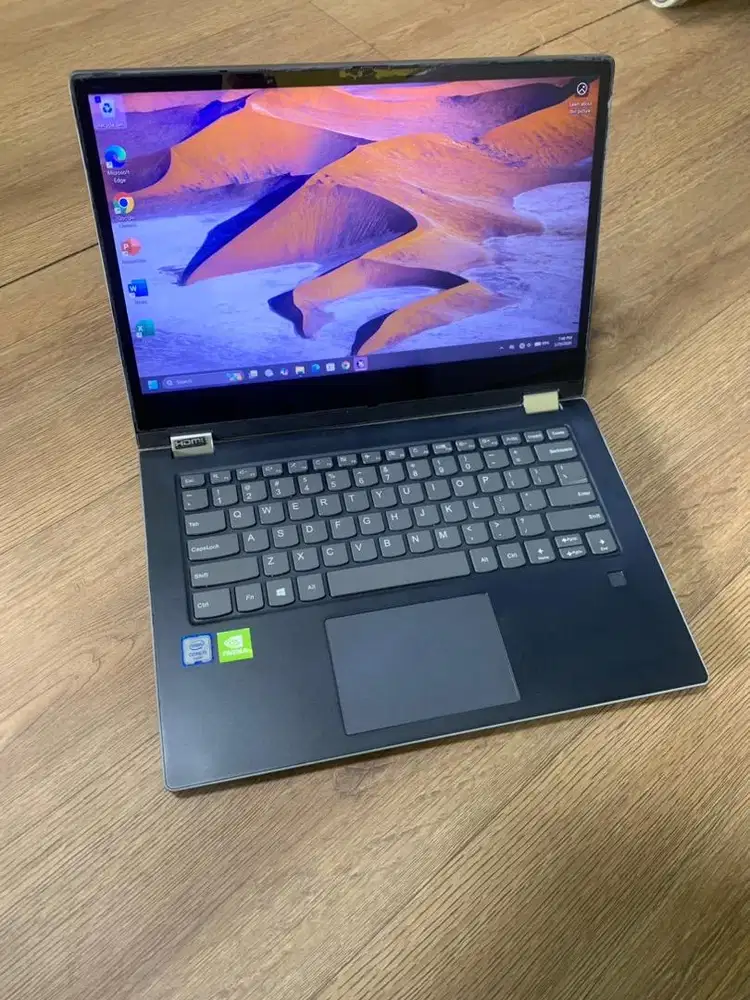 Laptop desain layar sentuh