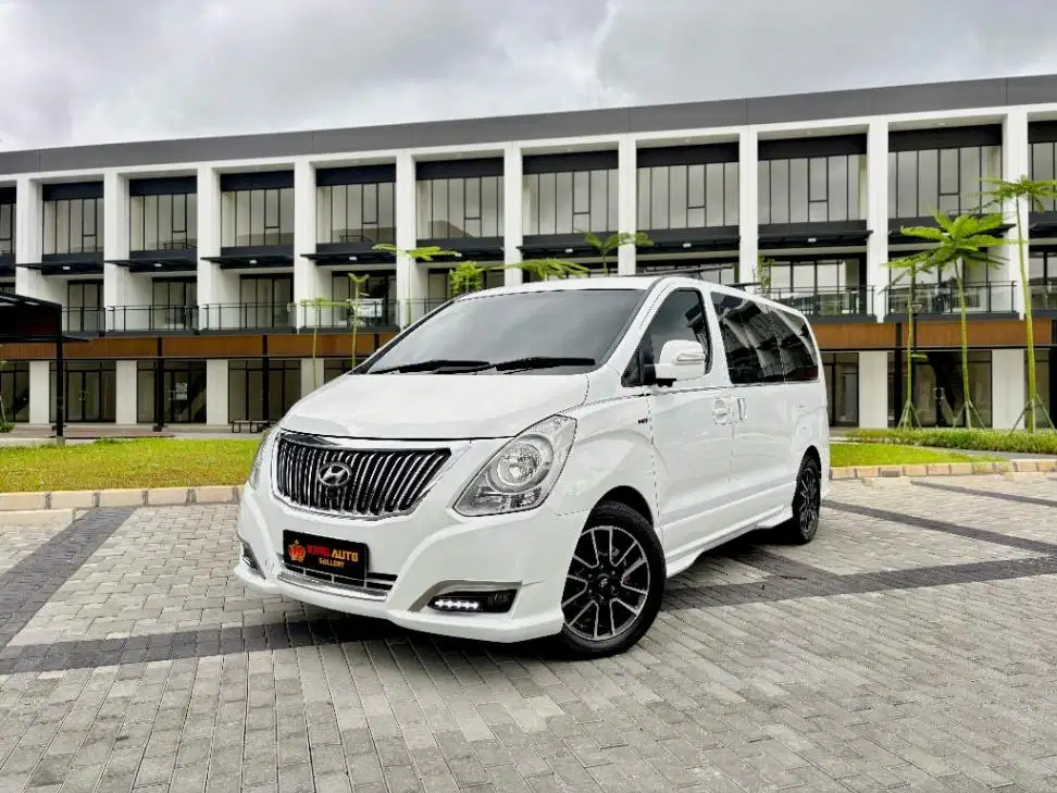 (8 SEATER) HYUNDAI H-1 ROYALE 2.5 DIESEL CRDi 2018