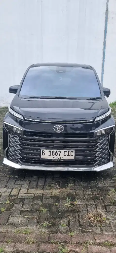 Toyota Voxy 2.0 CVT 2022/AT