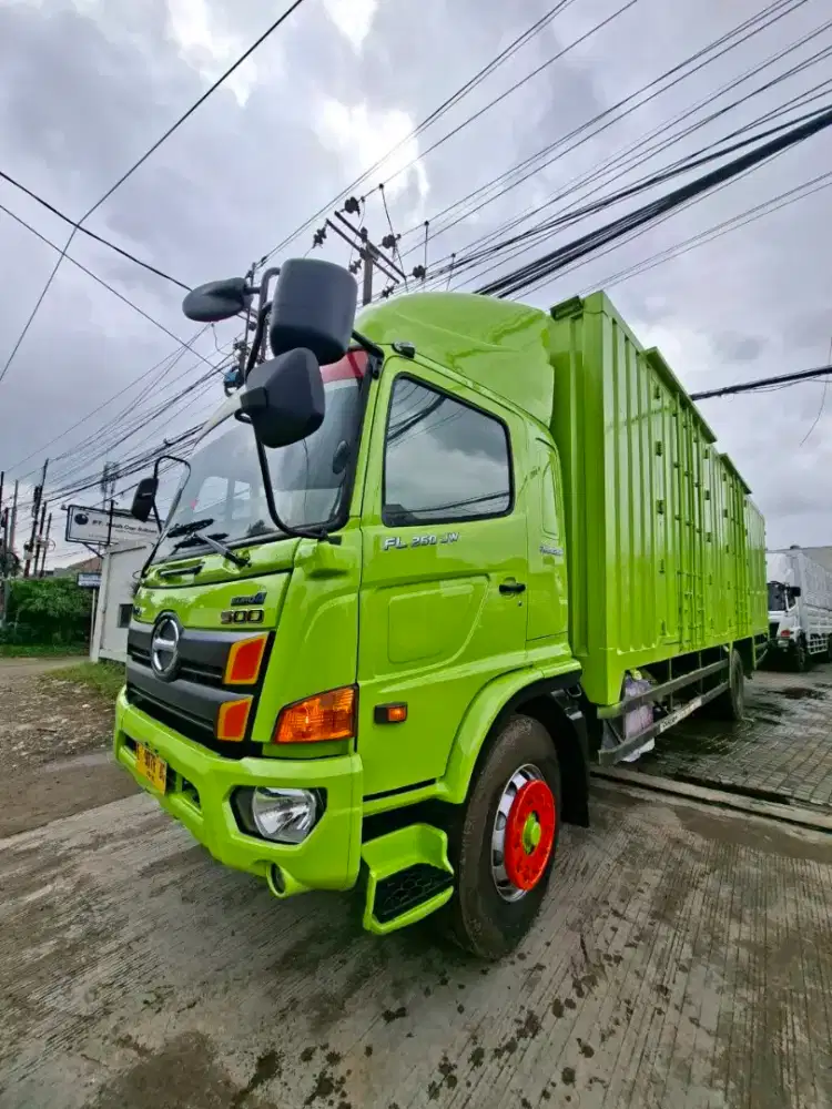Truk Box Hino Lohan FL260JW Tronton 6x2 Th. 2022